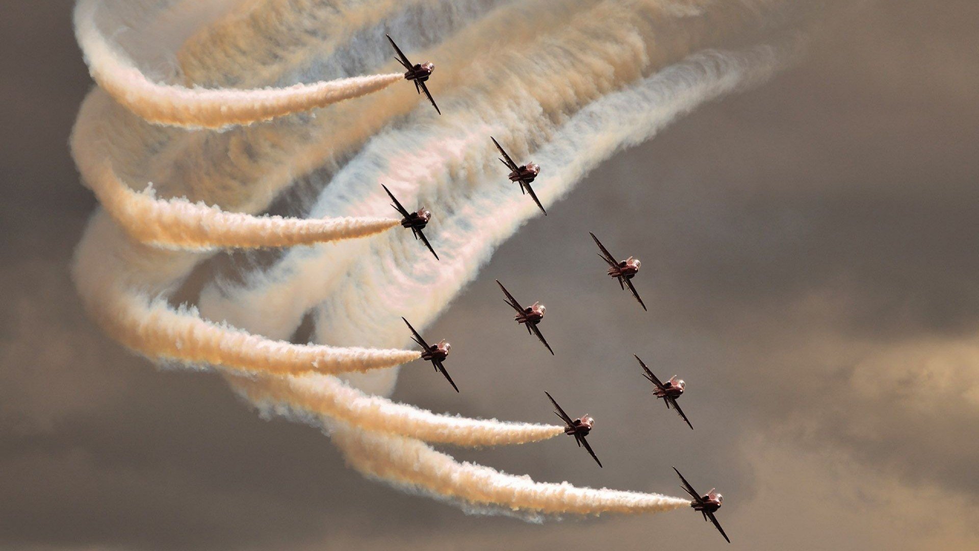 冠军冲刺阶段保持高效率划水，冲刺冠军的口号