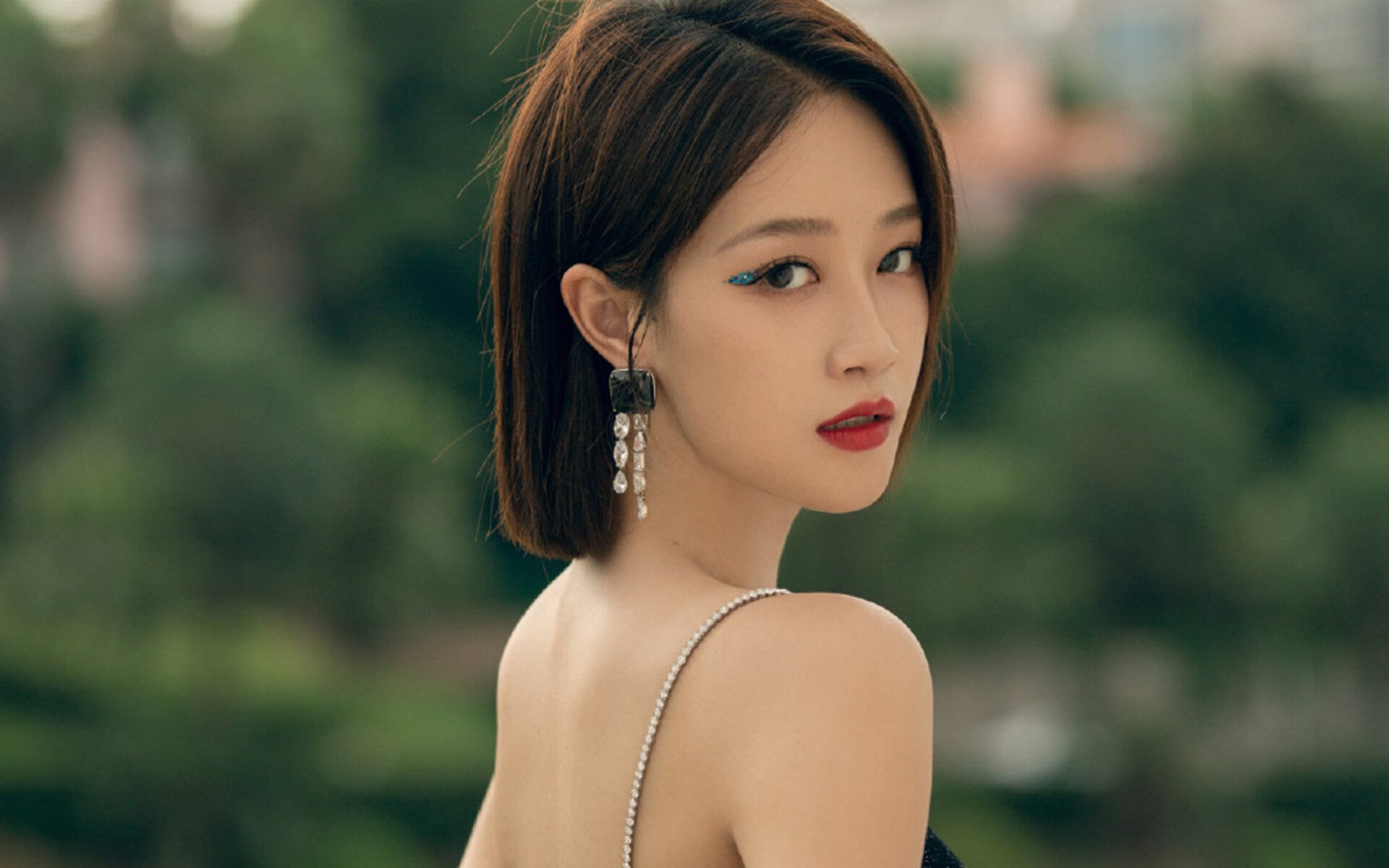 谷爱凌社交平台晒雪景训练照,谷爱凌接受采访视频